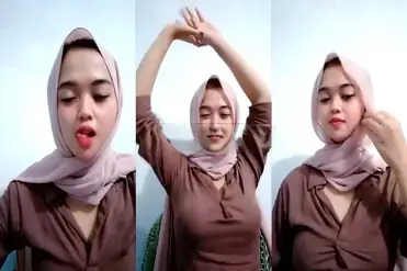 Jilbab Cantik Live Bikin Horny Celana Sempit Melet